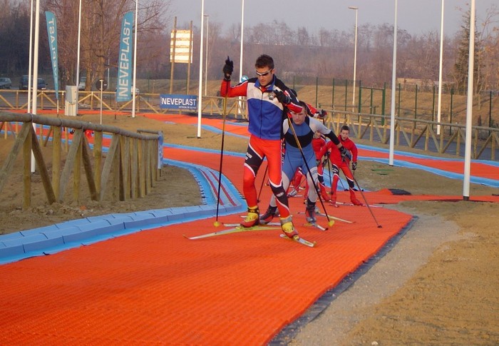 images/rok_2016/neveplast_skating_2016.jpg neveplast